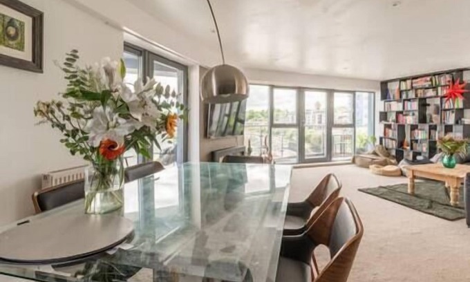 Granton Apartment | Calming Sea View City Apartment