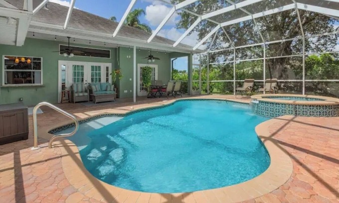 San Carlos Park House | Caloosa Palms-Villa with Pool Spa Game Room. Centrally Located to Naples Beaches