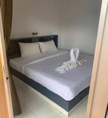 Nanai Road Hotel | Calypso Patong House