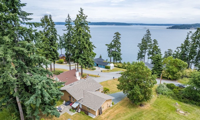 Greenbank House | Camano Vista Paradise - Game Room | Views