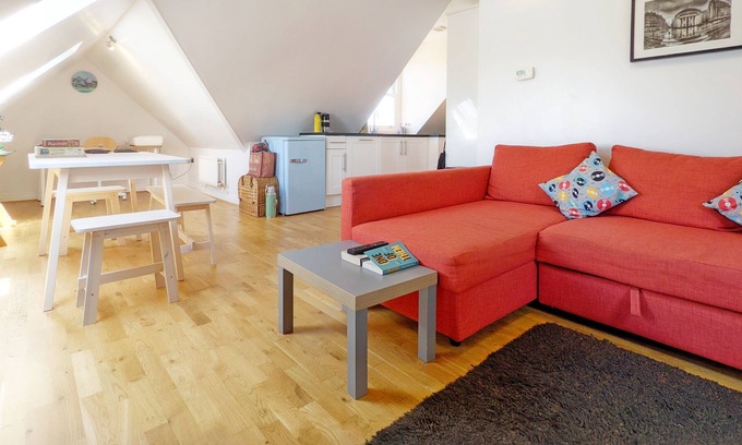 Worthing Cottage | Camber House Apartment - a flat that sleeps 4 guests in 2 bedrooms