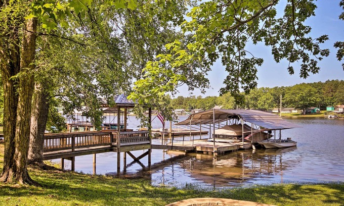 Camden Cottage | Camden Home on Lake Wateree w/Boat Dock!