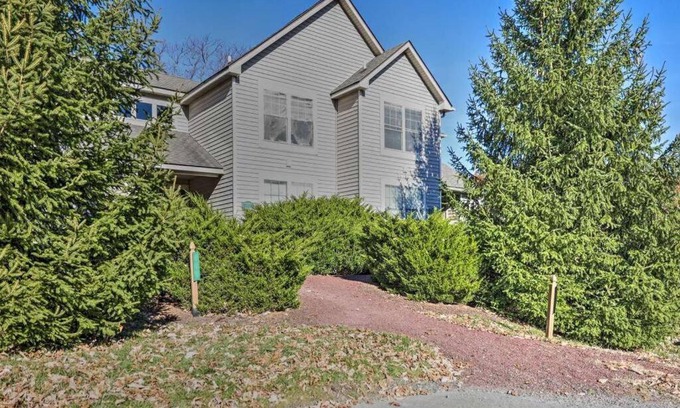 Tannersville Ski Chalet | Camelback Mtn Cabin w views near slopes