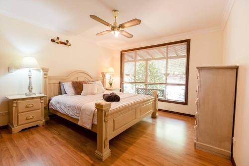 Margaret River House | Camellia Cottage - Country Rustic Charm Close to Forest and Town