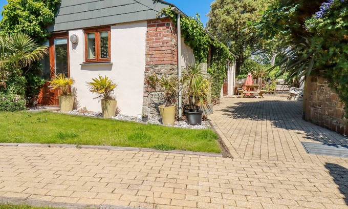 Bude Cottage | CAMEO, pet friendly, with a garden in Bude