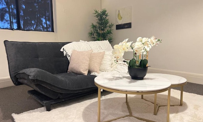 Cammeray Apartment | Cammeray Stay Above a Trendy Café, 2 free Cupsday