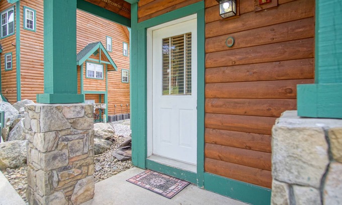 Snowshoe Condo | Camp 4 24: Slope Side, Cozy 2 BR with Shuttle Service