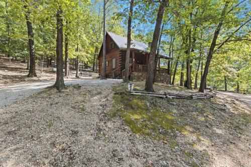 Eureka Springs House | Camp Allswell - Cozy Loft Cabin Getaway - Fireplace