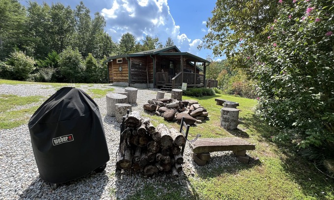 Nebo Cottage | Camp Hideaway Whippoorwill Cottage @ Nebo, Lake James NC