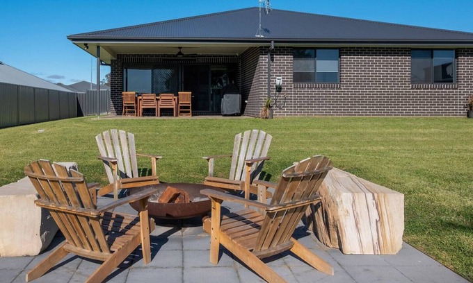 Central Mudgee House | Campanile House A Mudgee Group Games Haven