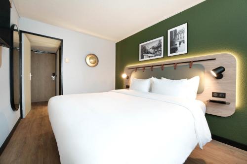 Quartier de la Boule - Champs-Pierreux Hotel | Campanile Paris Ouest - Nanterre - La Défense