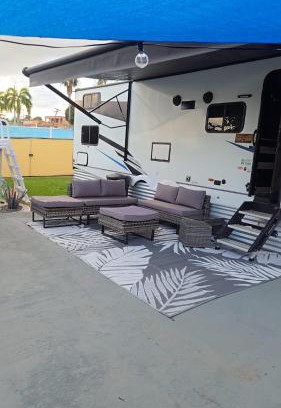 Jobos Other | Camper en el Batey