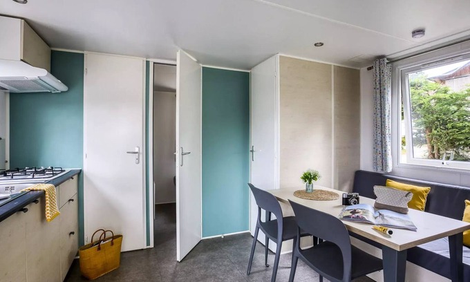 La Trinite-sur-Mer House | Camping Romanée Le Kervilor* - Comfort mobile home 4 rooms for 6 people
