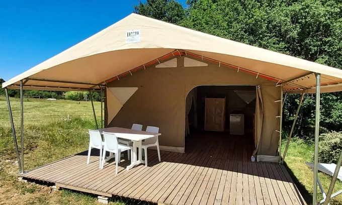 St-Sulpice-de-Mareuil House | Campsite Domaine de Corneuil * - Equipped Lodge Tent 3 Rooms 4 People Without Sanitary