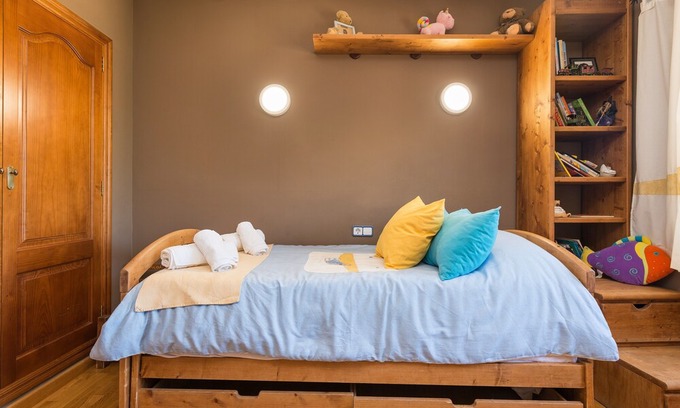 Es Garrovers Villa | CAN MARÇAL - Beautiful chalet with private pool and tennis court in residential area. Free WiFi