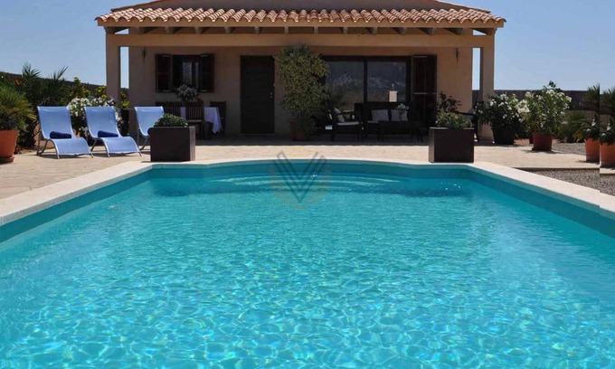 Sa Pobla Cottage | Can Melis, Holiday Villa with views in outskirt of Sa Pobla, Majorca