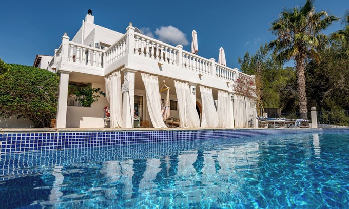 Sant Antoni de Portmany Villa | Can Paradis - Be Transported Back to 1970 and ' The Summer of Love'