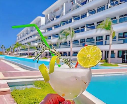 Bavaro Apartment | Cana Rock Star, Vista al campo de golf y Piscina C-303, B-400, B-506 y B-502 - Desayuno Incluido