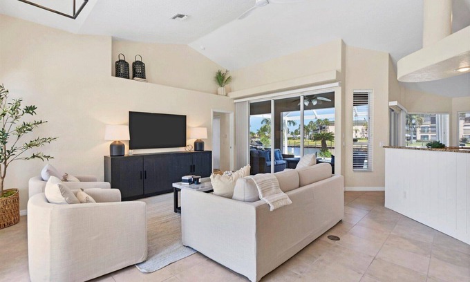 Punta Gorda House | Canal Retreat at Punta Gorda Isles – Private Pool & Hot Tub
