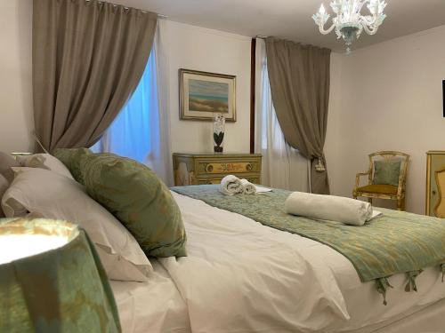 Santa Croce House | Canal Riva De Biasio