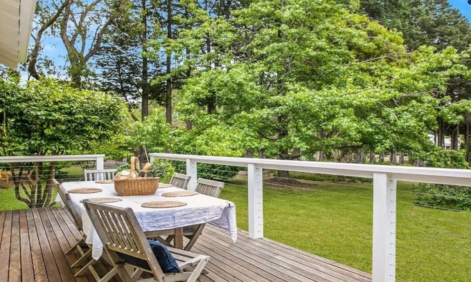 Bowral House | Canary Cottage - opposite Bowral County Club
