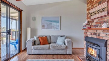 Burrill Lake House | Canberra Cres 42 in Burrill Lake