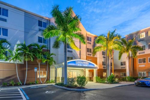 Biggar Hotel | Candlewood Suites Fort Myers/Sanibel Gateway by IHG
