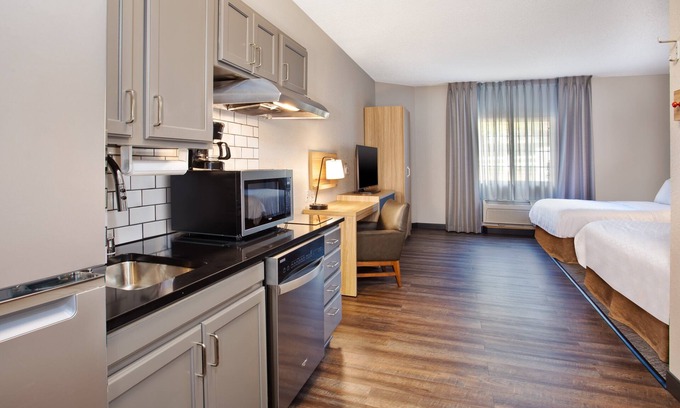 Kenosha Hotel | Candlewood Suites Kenosha – Pleasant Prairie by IHG
