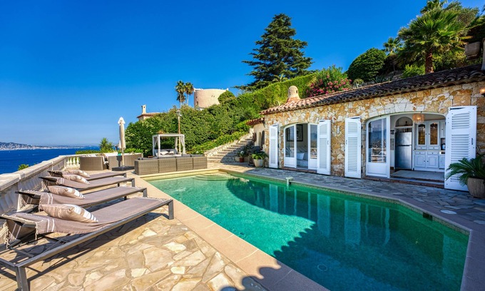 Theoule-sur-Mer House | Cannes 15mins. Fabulous sea & mountain views. Beaches, walks, cycling, relaxing
