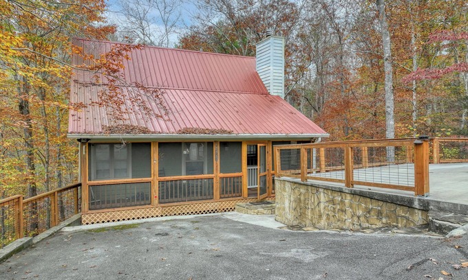 Townsend House | Canopy Cabin | 4 BR/3 BA with Hot Tub