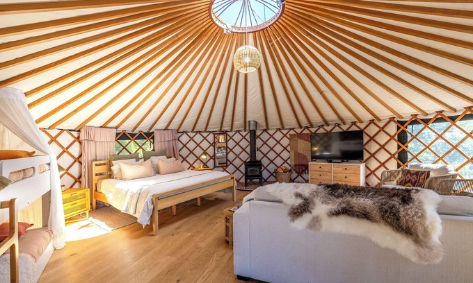 Onetangi Apartment | Canopy Retreat - A stylish yurt near Onetangi Beach with fabulous vineyard views