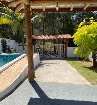 Sapucai-Mirim House | Cantinho na roca com piscina