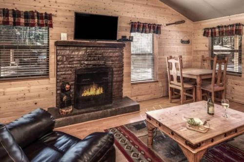 Ruidoso Ski Chalet | Canyon Cabins