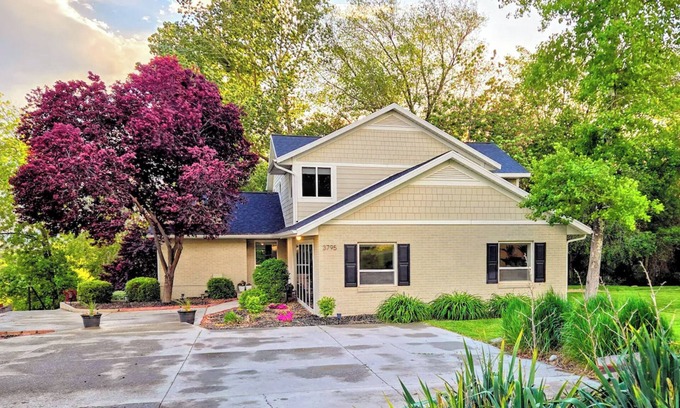 Provo House | Canyon Road Home - Newly remodeled - Spacious yard - Amazing Views-Close to BYU!