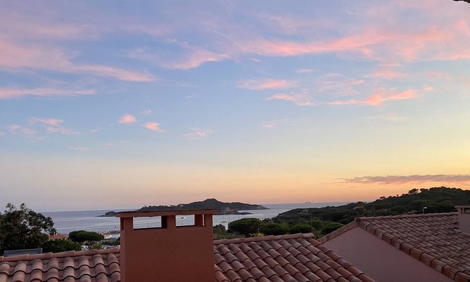 Giens Apartment | CAP SUD 83 - Apartment T3 comfortable sea view 200m from the beaches