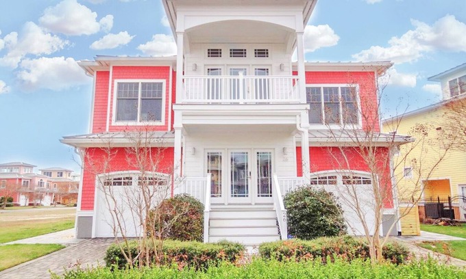 Cape Charles House | Cape Charles Newly Updated Family-friendly Beach House, 1 Block to Private Beach