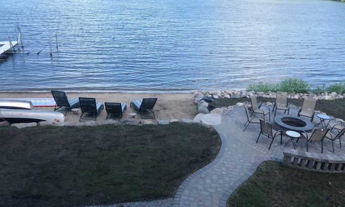 Annandale House | Cape Cod Style lake home with beach front - only 1 hour from Minneapolis MN.