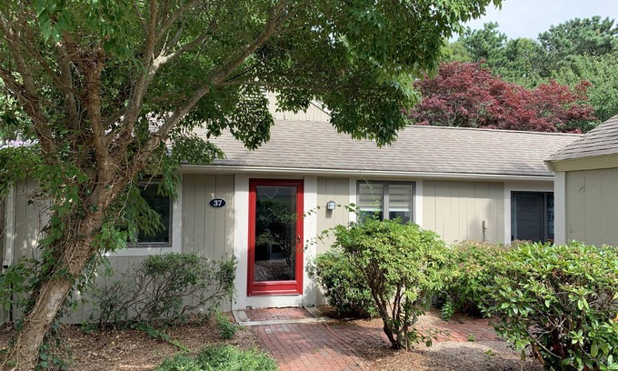 Mews Village House | Cape Gem in New Seabury resort & near the beach.