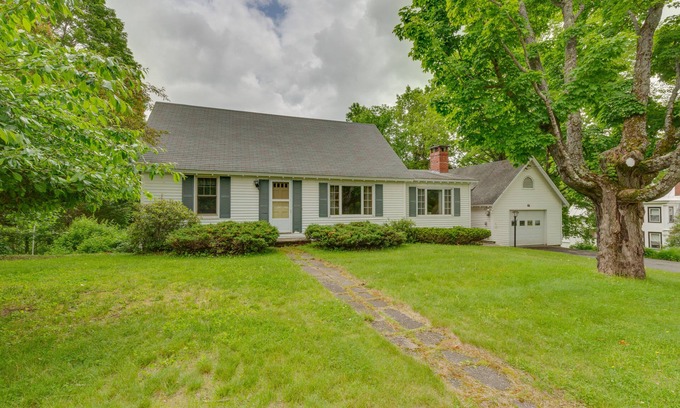 Farmington House | Cape House in Farmington w/Shared Outdoor Pool!