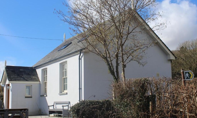 Cwrt House | Capel- Y-Bryniau