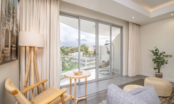 Westlands Hotel | Capital Sapphire Line 1 bed by YourHost
