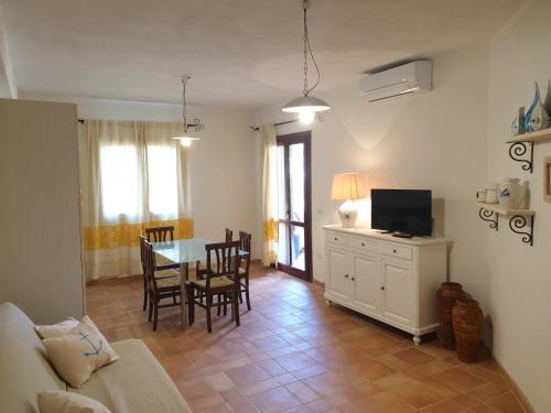 Golfo Aranci Apartment | Capo Figari 9, Appartamento spazioso nel centro di Golfo Aranci con terrazza, Wi-Fi, parcheggio gratuito