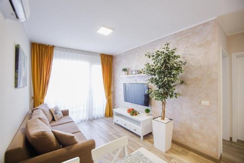 Oradea Apartment | Cappuccino Colors at West Residence
