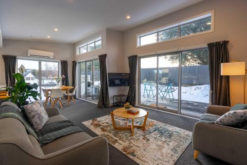Lake Tekapo House | Capricorn - 2BR Easy Drive to Dark Sky Dining
