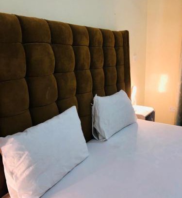 Kinyozi Hotel | Capsule Queens Luxury Studio
