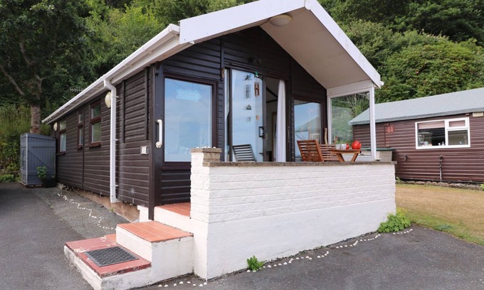 Aberystwyth Cottage | CAPTAIN'S CABIN, pet friendly, country holiday cottage in Aberystwyth