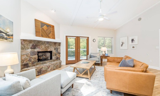 Lake Lure House | Captain's Quarters on Rumbling Bald