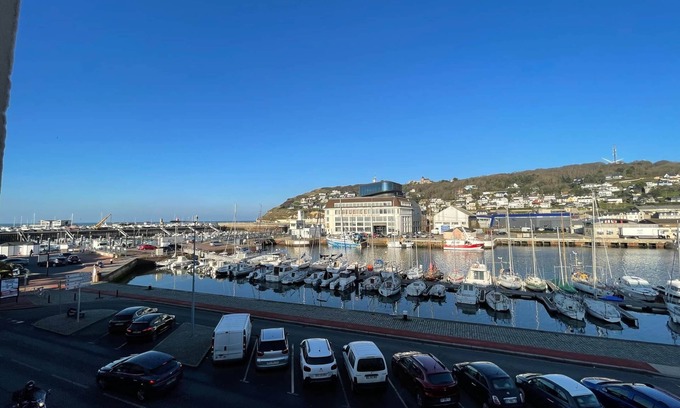Fecamp Apartment | Captain YOO - Terre Neuvas - Suite du Capitaine sur le Port