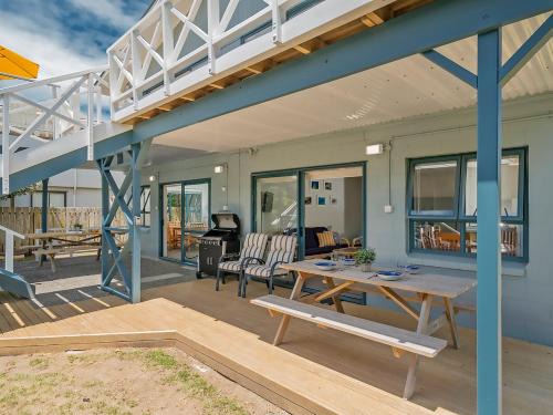 Cooks Beach House | Captains Bach at Cooks - Downstairs Holiday Unit