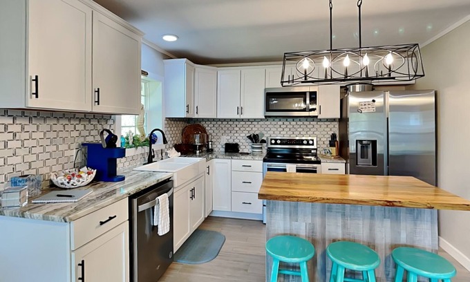 Rockport House | Captains Cove | Dog-Friendly + Fire Pit & Near Local Fun!